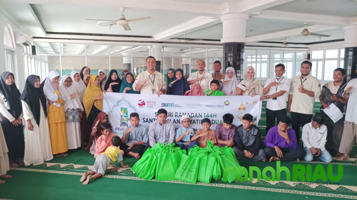 Perwakilan IZI Riau dan Angkasapura berikan santunan untuk Yatim Dhuafa di Kelurahan Wonorejo